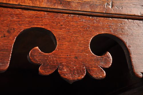 EARLY 18TH CENTURY OAK LOWBOY - ADDITIONAL PHOTO 5