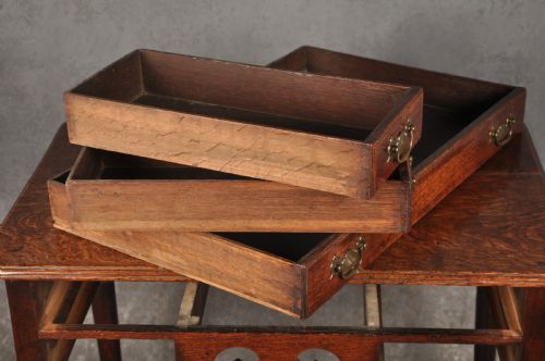EARLY 18TH CENTURY OAK LOWBOY - ADDITIONAL PHOTO 6