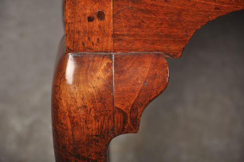 EARLY 18TH CENTURY RED WALNUT LOWBOY - ADDITIONAL PHOTO 1