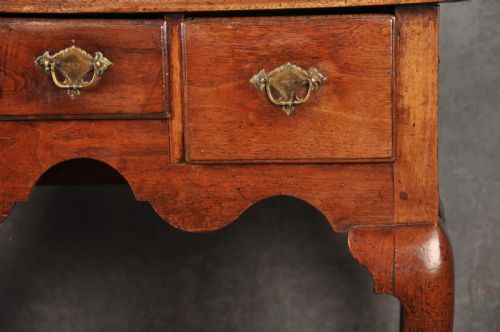 EARLY 18TH CENTURY RED WALNUT LOWBOY - ADDITIONAL PHOTO 3