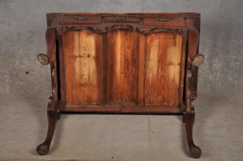 EARLY 18TH CENTURY RED WALNUT LOWBOY - ADDITIONAL PHOTO 9