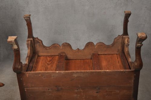 EARLY 18TH CENTURY WALNUT CHEST ON STAND - ADDITIONAL PHOTO 3