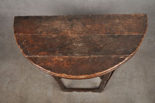 EARLY 17TH CENTURY OAK CREDENCE TABLE - ADDITIONAL PHOTO 9