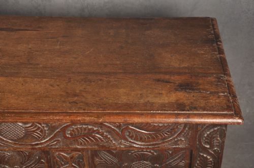 17TH CENTURY CARVED OAK COFFER - ADDITIONAL PHOTO 4