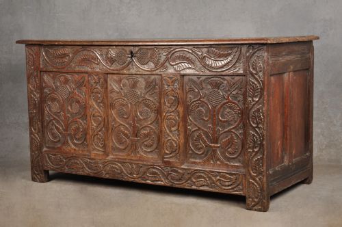 17TH CENTURY CARVED OAK COFFER - ADDITIONAL PHOTO 5