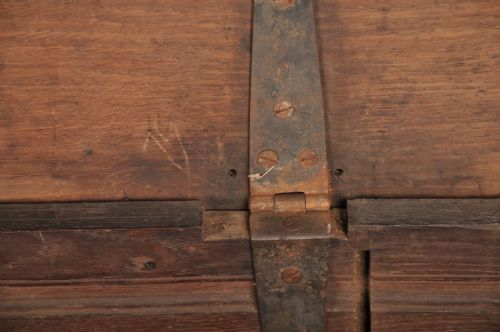 17TH CENTURY CARVED OAK COFFER - ADDITIONAL PHOTO 8