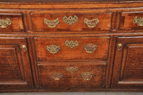 EARLY 18TH CENTURY OAK DRESSER - ADDITIONAL PHOTO 3