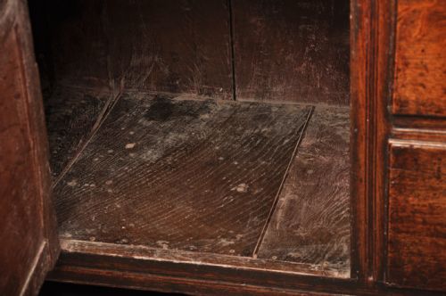 EARLY 18TH CENTURY OAK DRESSER - ADDITIONAL PHOTO 8