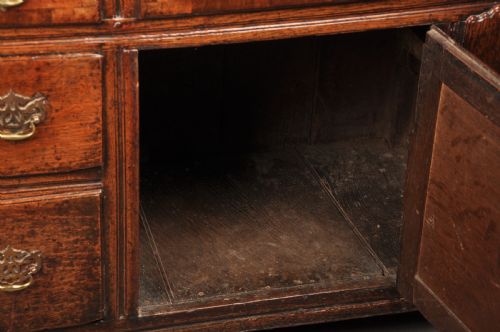 EARLY 18TH CENTURY OAK DRESSER - ADDITIONAL PHOTO 9