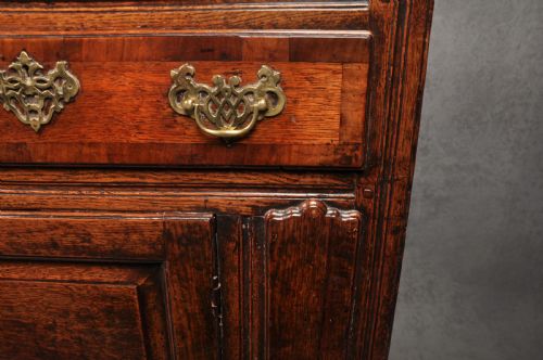 EARLY 18TH CENTURY OAK DRESSER - ADDITIONAL PHOTO 11