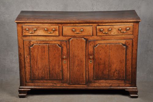 mid 18th century oak dresser base - CATEGORY: ANTIQUE SIDEBOARDS - DATED 18TH CENTURY