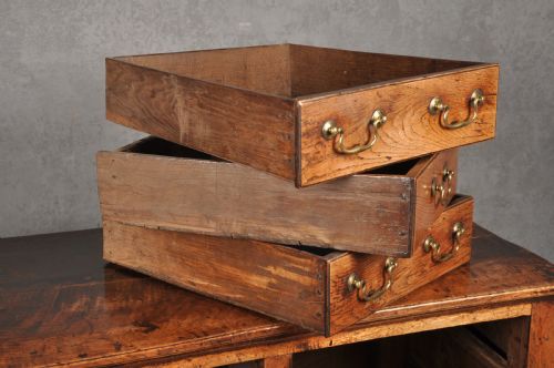 MID 18TH CENTURY OAK DRESSER BASE - ADDITIONAL PHOTO 3