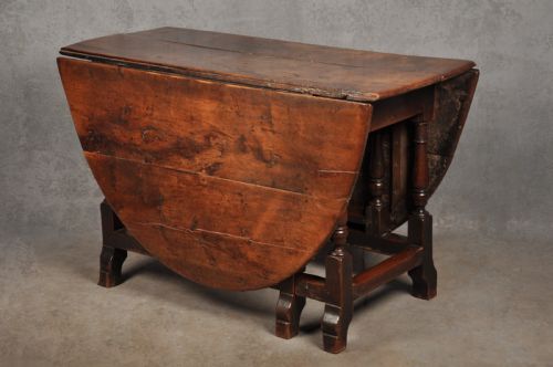 rare 17th century yew wood gateleg table - CATEGORY: ANTIQUE TABLES - DATED 17TH CENTURY
