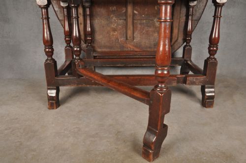 RARE 17TH CENTURY YEW WOOD GATELEG TABLE - ADDITIONAL PHOTO 10