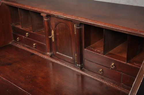 18TH CENTURY MAHOGANY BUREAU - ADDITIONAL PHOTO 2