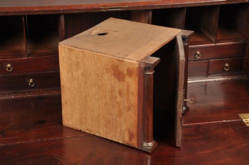 18TH CENTURY MAHOGANY BUREAU - ADDITIONAL PHOTO 5