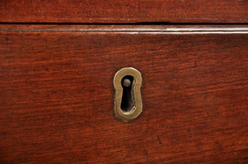 18TH CENTURY MAHOGANY BUREAU - ADDITIONAL PHOTO 11