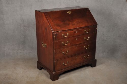 18TH CENTURY MAHOGANY BUREAU - ADDITIONAL PHOTO 17