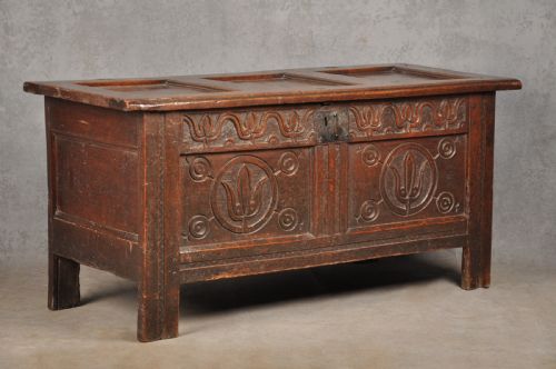 SMALL 17TH CENTURY OAK COFFER - ADDITIONAL PHOTO 2