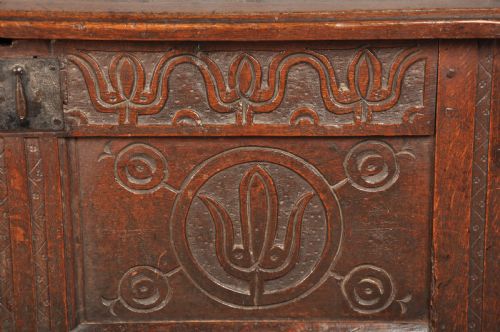 SMALL 17TH CENTURY OAK COFFER - ADDITIONAL PHOTO 8