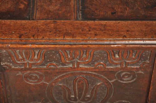 SMALL 17TH CENTURY OAK COFFER - ADDITIONAL PHOTO 9
