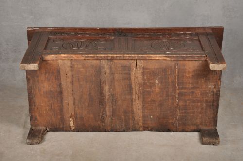 SMALL 17TH CENTURY OAK COFFER - ADDITIONAL PHOTO 10