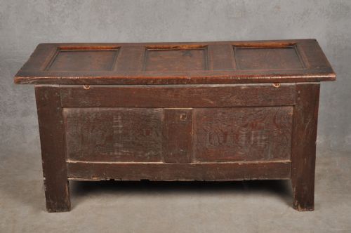 SMALL 17TH CENTURY OAK COFFER - ADDITIONAL PHOTO 11