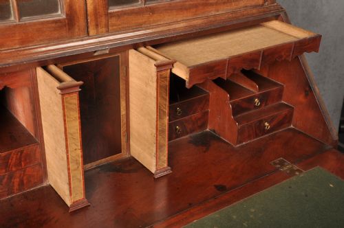 FINE 18TH CENTURY MAHOGANY BUREAU BOOKCASE - ADDITIONAL PHOTO 3