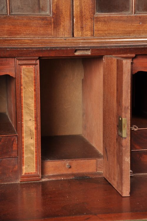 FINE 18TH CENTURY MAHOGANY BUREAU BOOKCASE - ADDITIONAL PHOTO 4