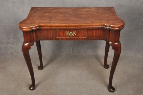 SMALL 18TH CENTURY MAHOGANY TEA TABLE - ADDITIONAL PHOTO 2