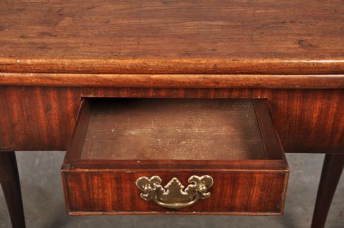 SMALL 18TH CENTURY MAHOGANY TEA TABLE - ADDITIONAL PHOTO 4