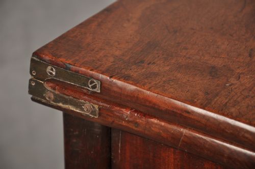 SMALL 18TH CENTURY MAHOGANY TEA TABLE - ADDITIONAL PHOTO 6