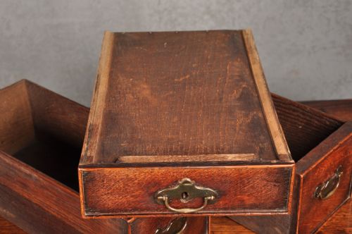 EARLY 18TH CENTURY OAK LOWBOY - ADDITIONAL PHOTO 9