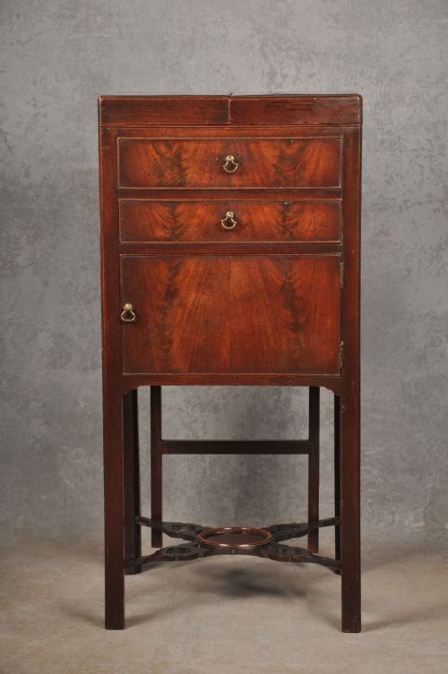 A FINE 18TH CENTURY MAHOGANY WASH STAND - ADDITIONAL PHOTO 1