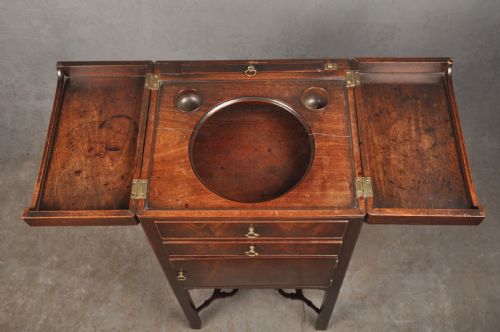 A FINE 18TH CENTURY MAHOGANY WASH STAND - ADDITIONAL PHOTO 9