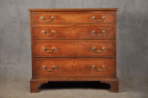 small 18th century oak chest of drawers - CATEGORY: ANTIQUE CHEST OF DRAWERS - DATED 18TH CENTURY