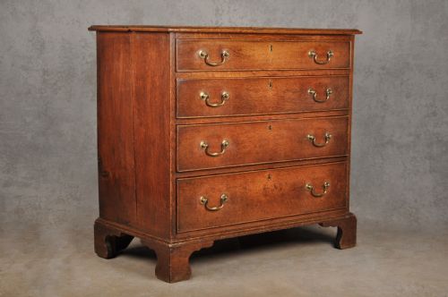 SMALL 18TH CENTURY OAK CHEST OF DRAWERS - ADDITIONAL PHOTO 1