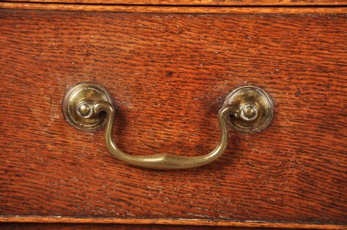 SMALL 18TH CENTURY OAK CHEST OF DRAWERS - ADDITIONAL PHOTO 4