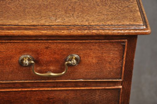 SMALL 18TH CENTURY OAK CHEST OF DRAWERS - ADDITIONAL PHOTO 8