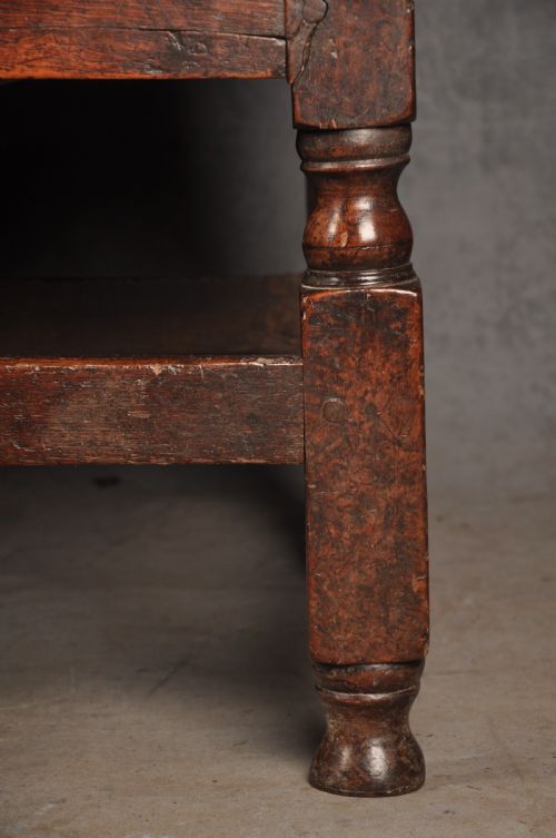 RARE EARLY 18TH CENTURY OAK SETTLE - ADDITIONAL PHOTO 7