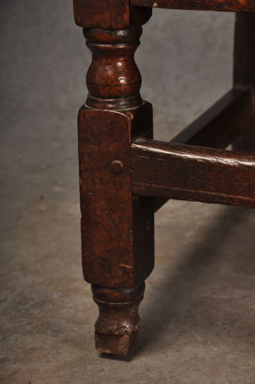 RARE EARLY 18TH CENTURY OAK SETTLE - ADDITIONAL PHOTO 9