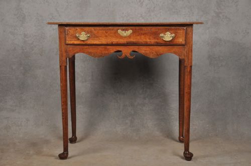 early 18th century oak side table - CATEGORY: ANTIQUE TABLES - DATED 18TH CENTURY