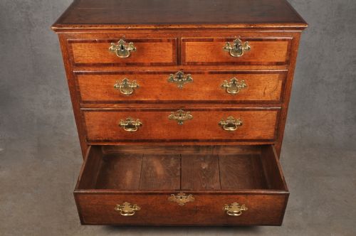 18TH CENTURY OAK CHEST OF DRAWERS - ADDITIONAL PHOTO 4