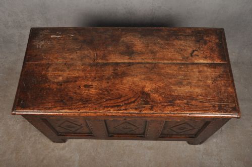 SMALL 17TH CENTURY YORKSHIRE COFFER - ADDITIONAL PHOTO 1