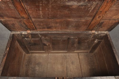 SMALL 17TH CENTURY YORKSHIRE COFFER - ADDITIONAL PHOTO 7