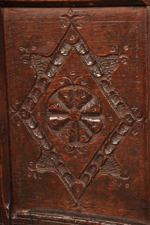 17TH CENTURY OAK COFFER - ADDITIONAL PHOTO 4