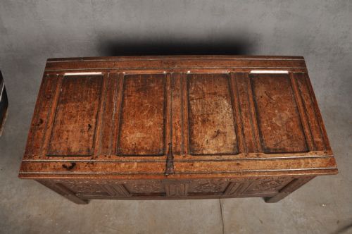 17TH CENTURY OAK COFFER - ADDITIONAL PHOTO 5