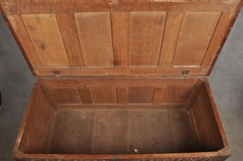 17TH CENTURY OAK COFFER - ADDITIONAL PHOTO 9