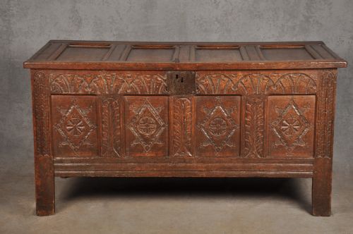 17TH CENTURY OAK COFFER - ADDITIONAL PHOTO 11