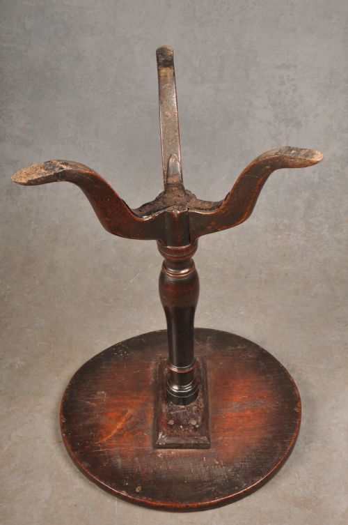 SMALL 18TH CENTURY ELM TRIPOD TABLE - ADDITIONAL PHOTO 7
